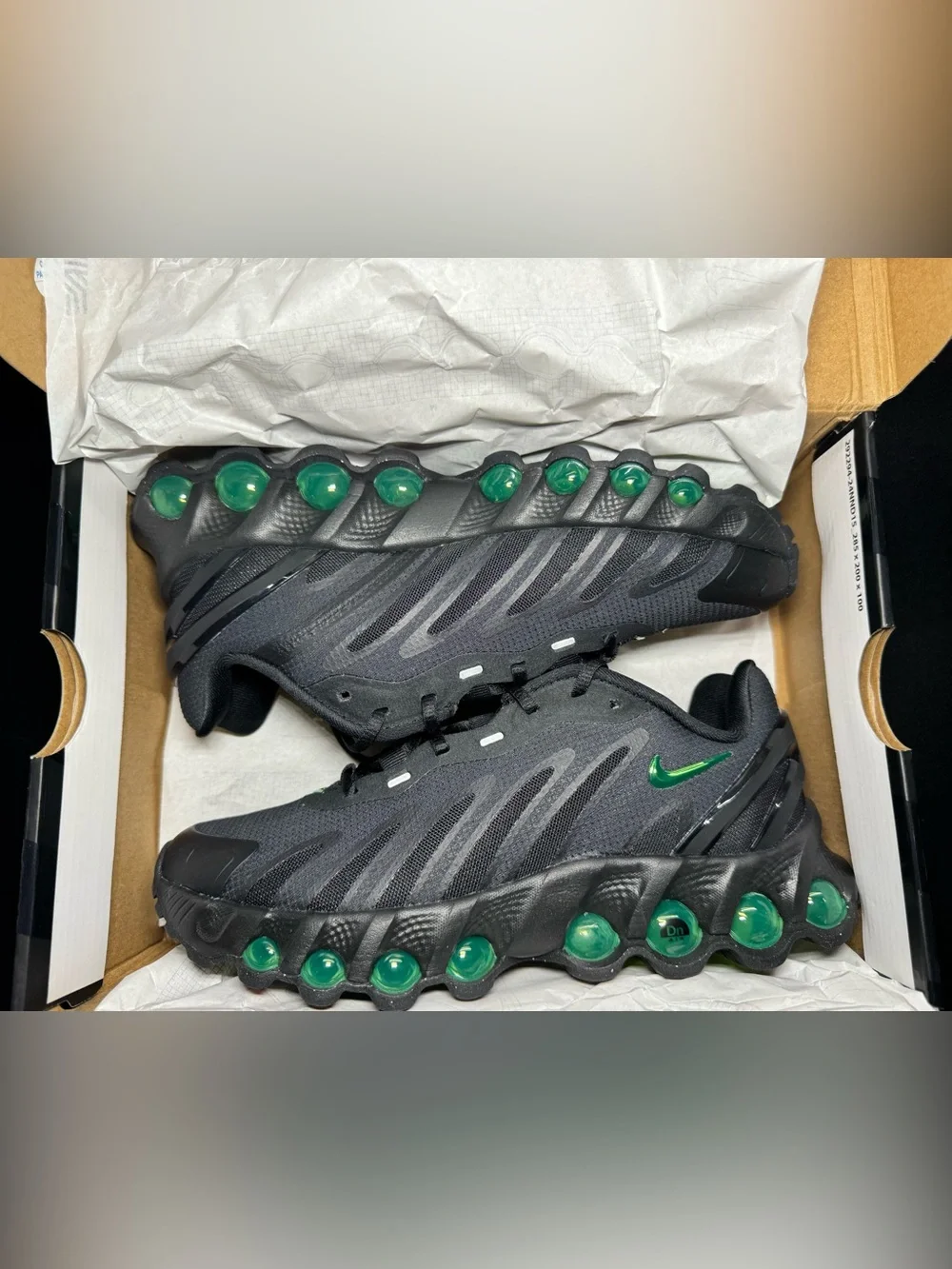 Nike Air Max DN8 Size 4 Youth, 5.5 Women’s Black Sneakers with Green Accents
